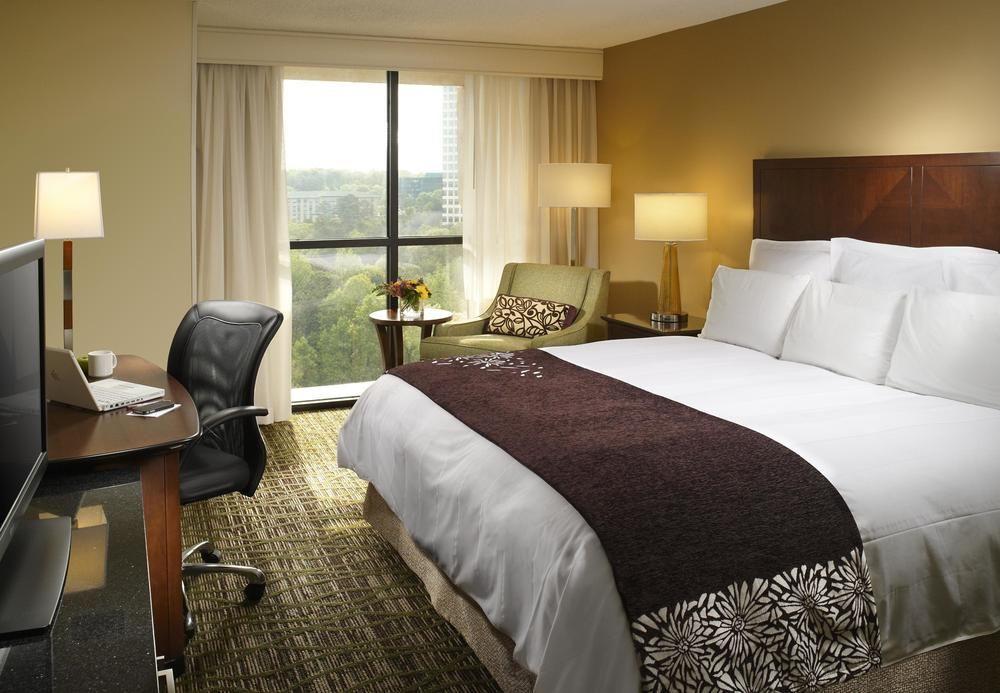 Atlanta Marriott Perimeter Center Hotel Дънууди Екстериор снимка