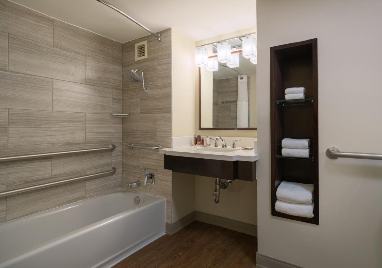 Atlanta Marriott Perimeter Center Hotel Дънууди Екстериор снимка