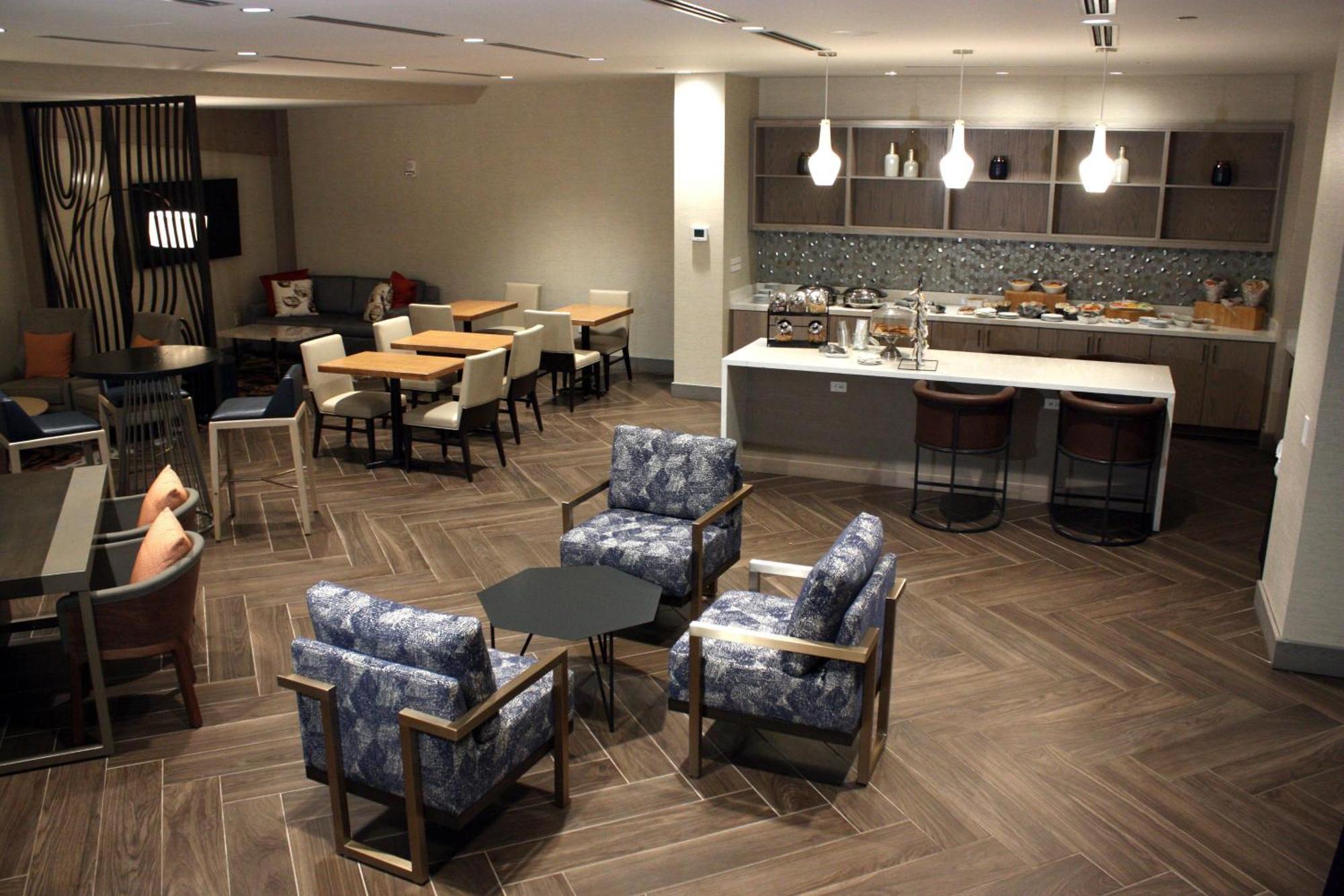Atlanta Marriott Perimeter Center Hotel Дънууди Екстериор снимка