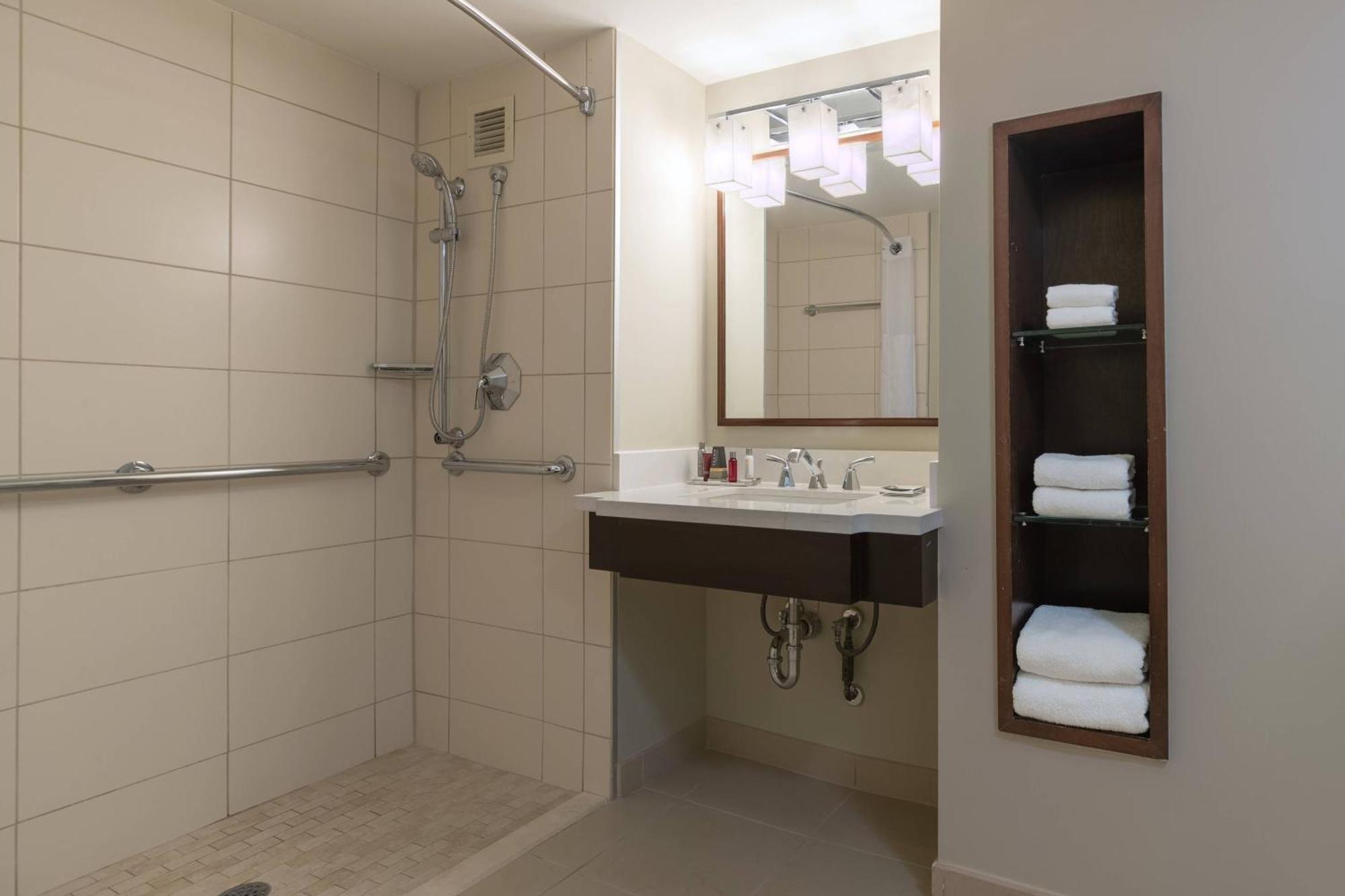 Atlanta Marriott Perimeter Center Hotel Дънууди Екстериор снимка