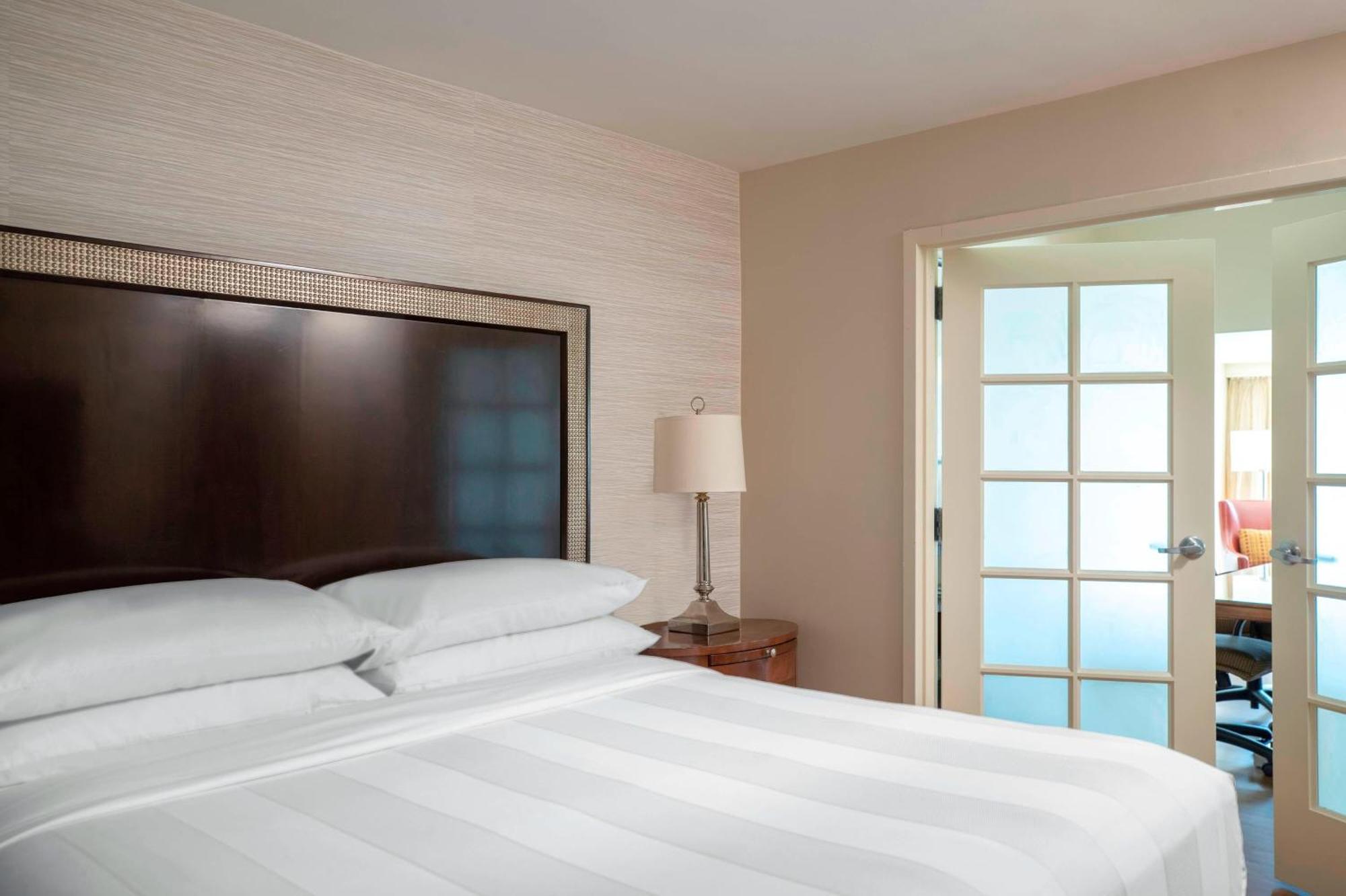 Atlanta Marriott Perimeter Center Hotel Дънууди Екстериор снимка