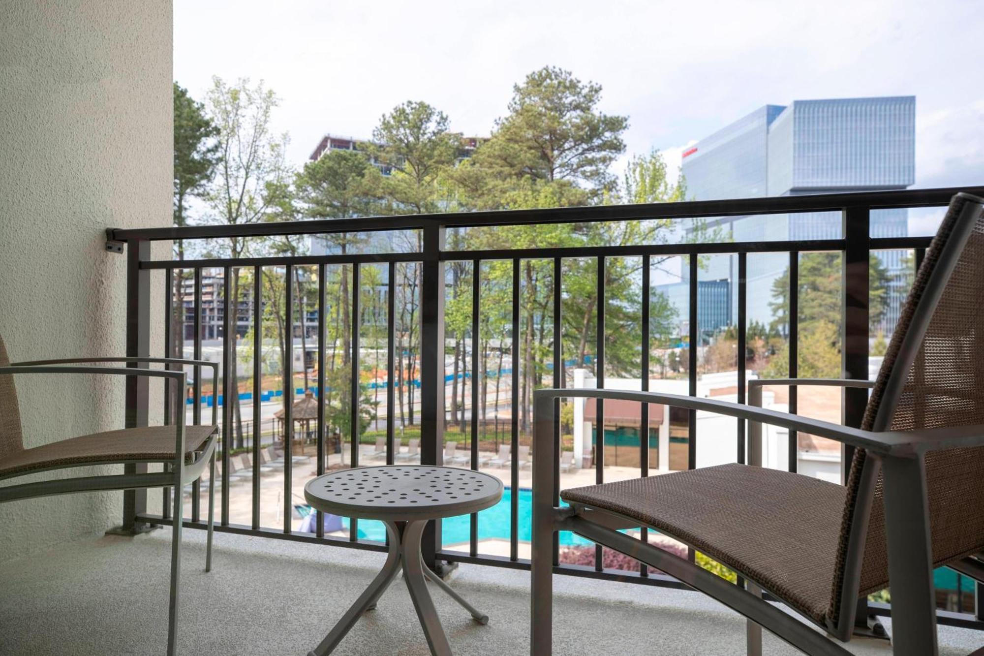Atlanta Marriott Perimeter Center Hotel Дънууди Екстериор снимка