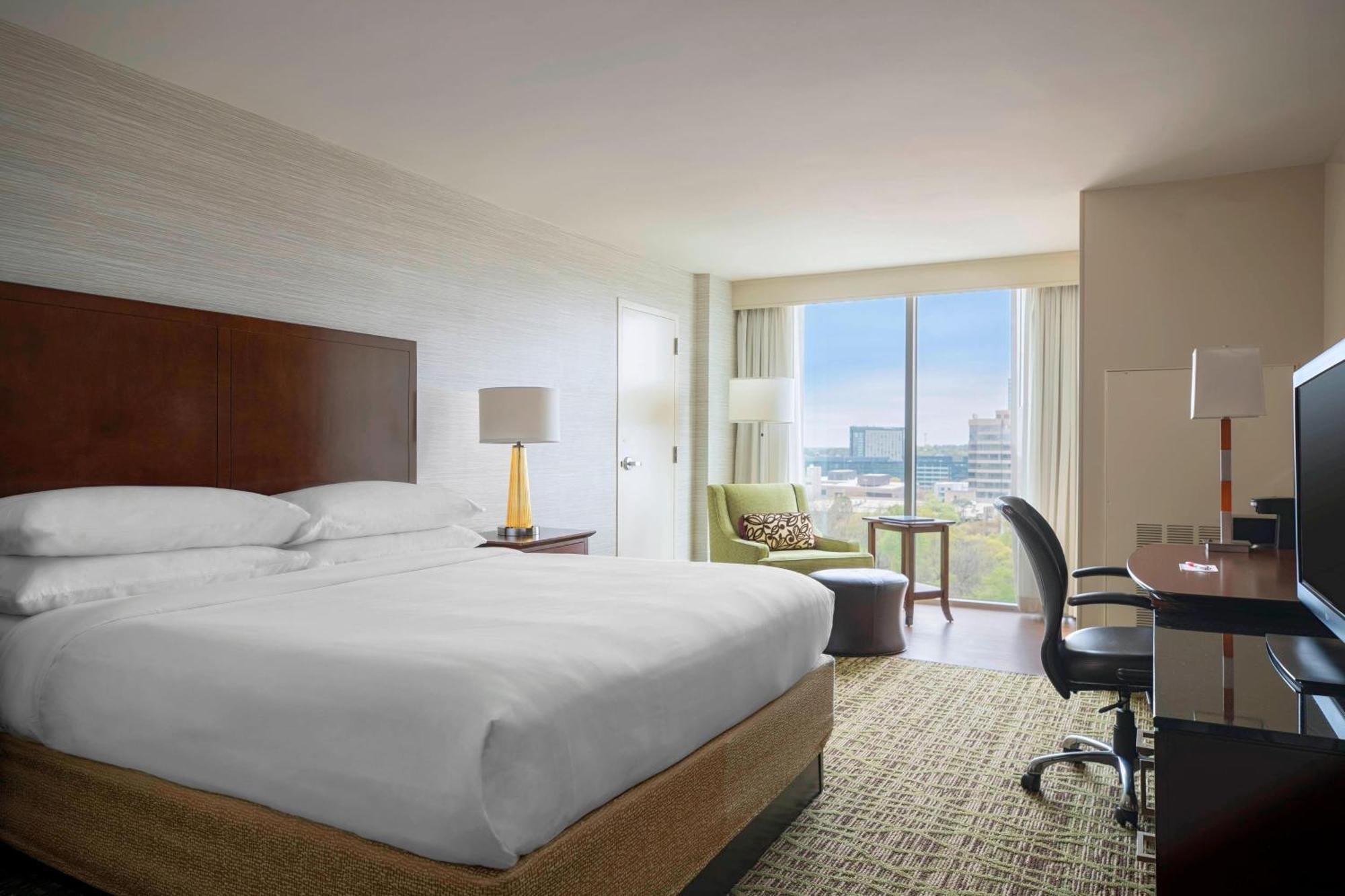 Atlanta Marriott Perimeter Center Hotel Дънууди Екстериор снимка