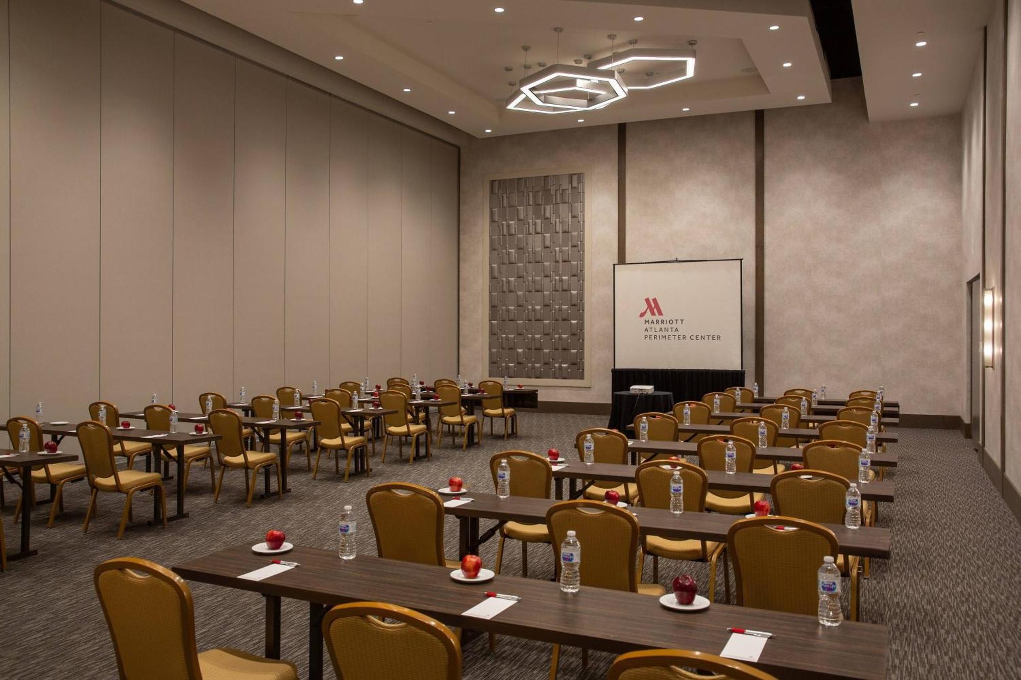 Atlanta Marriott Perimeter Center Hotel Дънууди Екстериор снимка