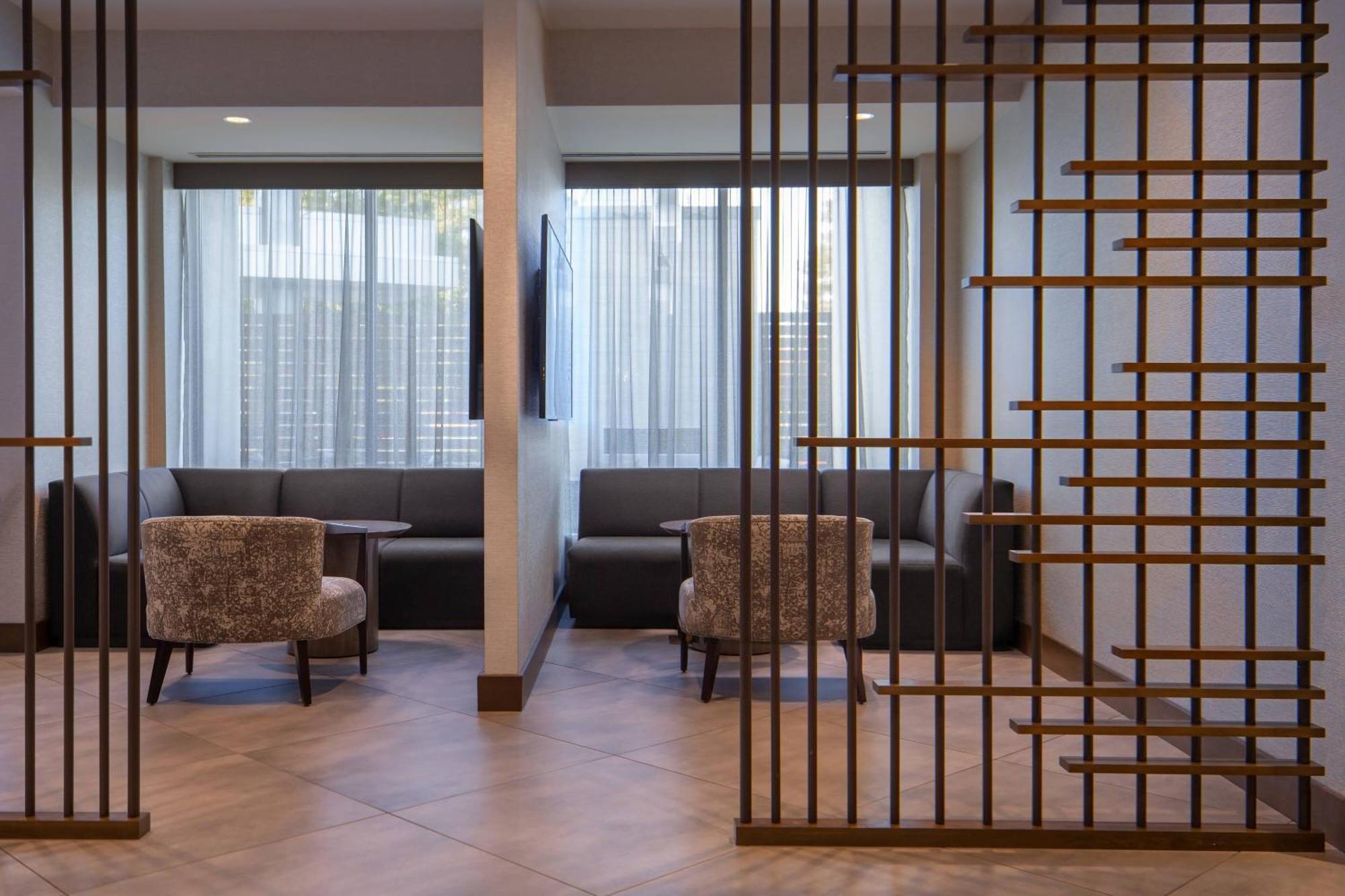 Atlanta Marriott Perimeter Center Hotel Дънууди Екстериор снимка