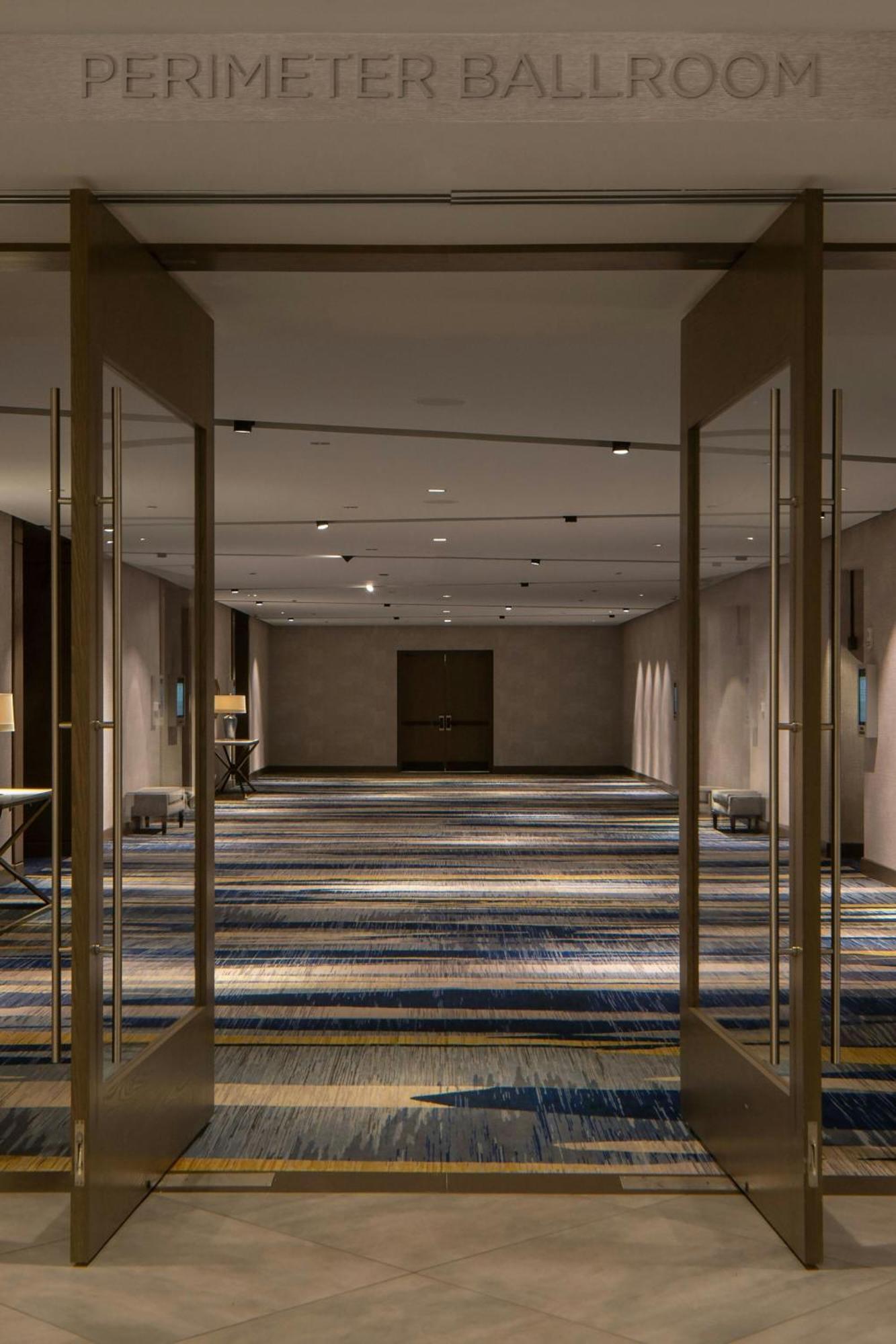 Atlanta Marriott Perimeter Center Hotel Дънууди Екстериор снимка