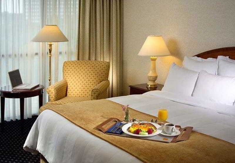 Atlanta Marriott Perimeter Center Hotel Дънууди Стая снимка